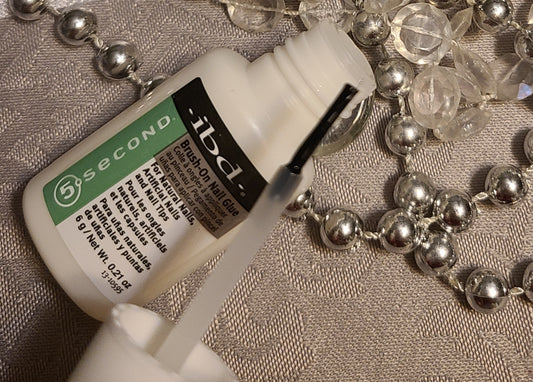 Brush on Nail Glue